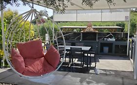 Garlis Apartments